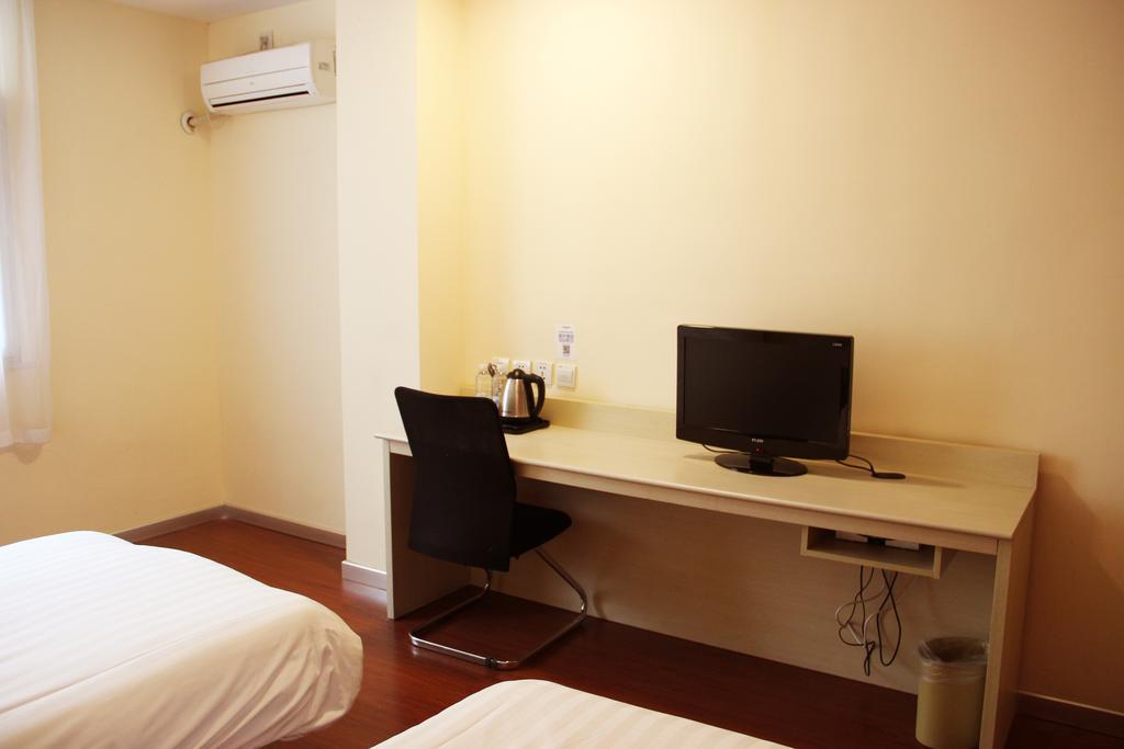 Hanting Express Changzhou Railway Station North Square Room photo