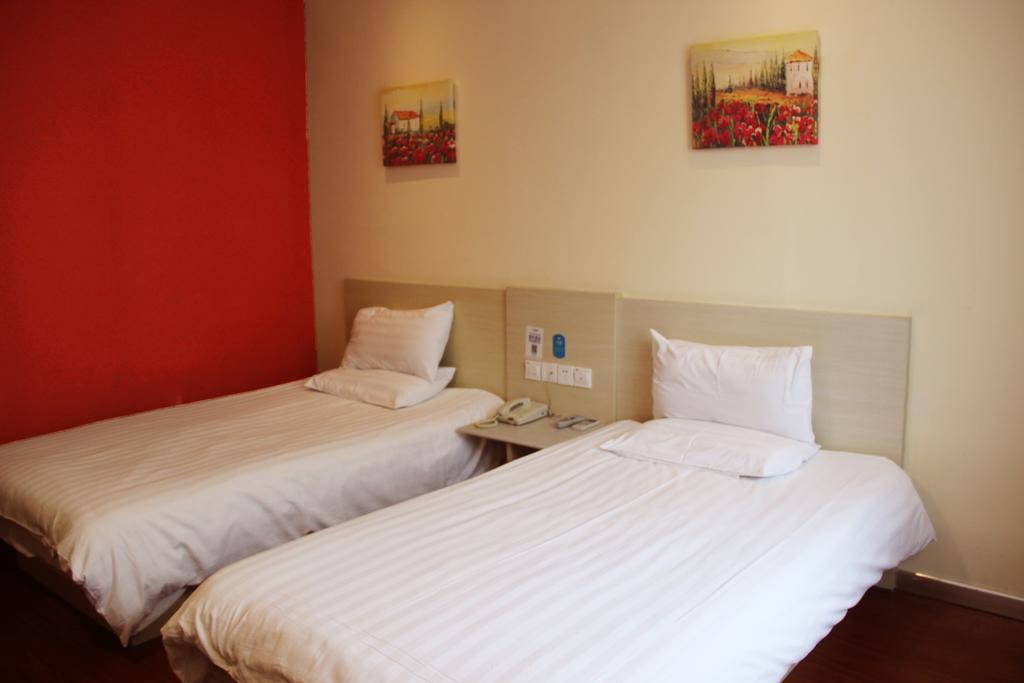 Hanting Express Changzhou Railway Station North Square Room photo